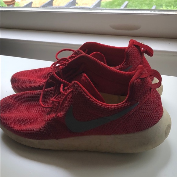 Red Nike Roshe’s - Picture 4 of 5